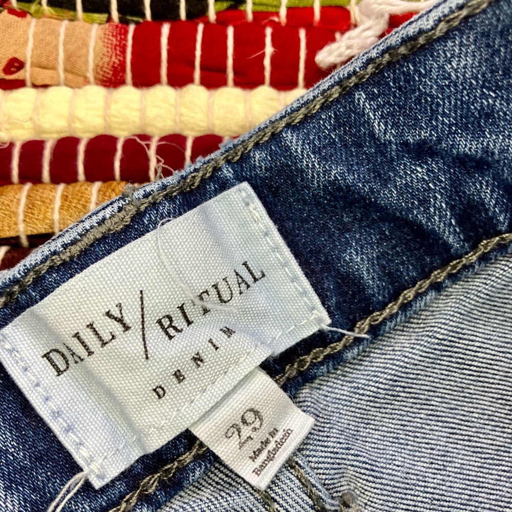 Daily Ritual ~ Straight Leg Cropped Jeans raw hem - Picture 6 of 8